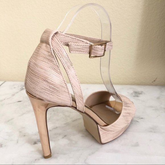 Ankle Strap Elegant Platform Pump - Picture 6 of 9